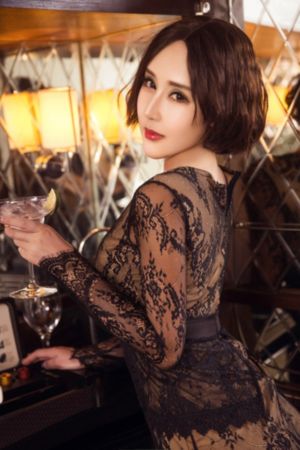 女子头戴鲨鱼夹摔倒后成植物人