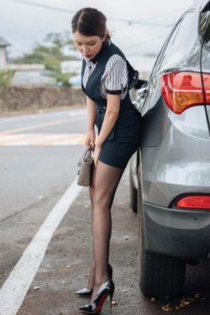 免费美女视频
