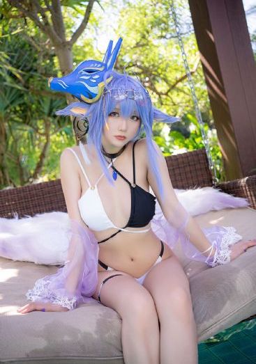 穿着清凉超市老板娘晒病历单